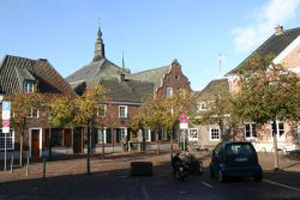 Zwiebelturm Kerken Nieukerk Marktplatz