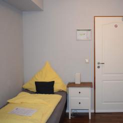 Zimmer 3 „Erde“ Einzelzimmer – mit Bad und TV