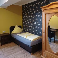 Zimmer 6 „Jupiter“ Einzelzimmer Komfort – mit Bad und TV