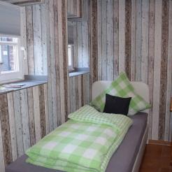 Zimmer 9 „Pluto“ Twinzimmer Komfort – mit Bad und TV